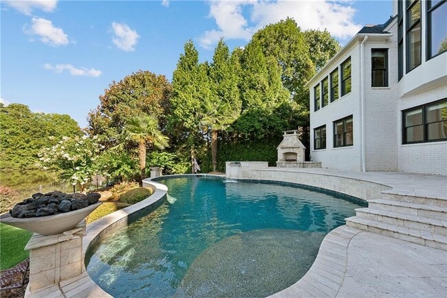 Building Photo - 675 Falls Lake Dr