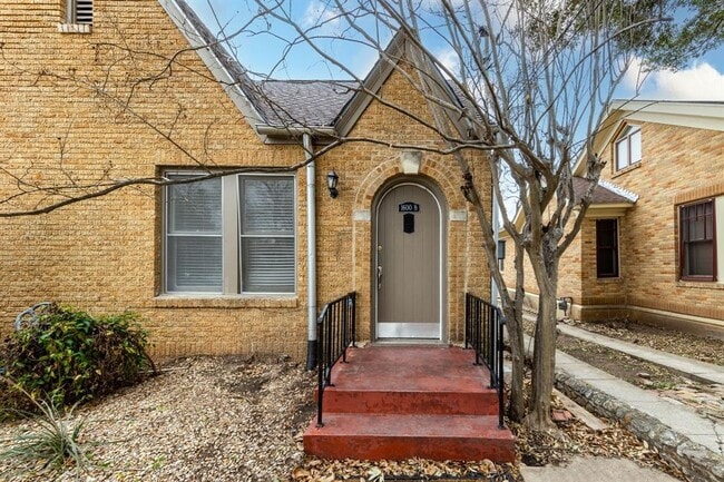 Building Photo - 1600 1/2 Hartford Rd