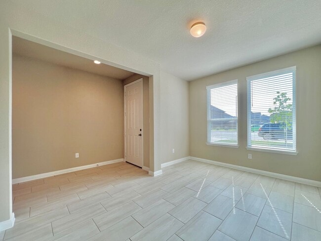 Building Photo - 1606 Misty Elm St