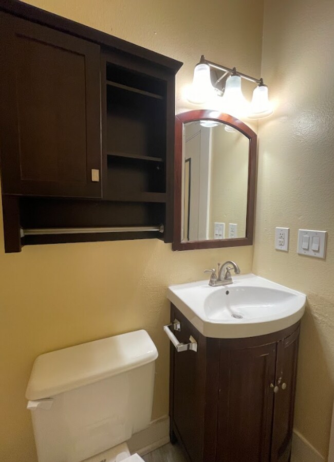 Building Photo - North End Duplex-1bed/1bath-Close to downtown Boise, Hyde Park, Landscaping included