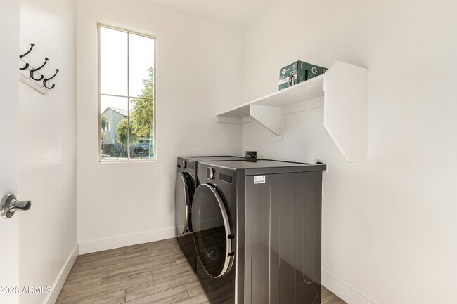 Building Photo - 2042 W Lariat Ln