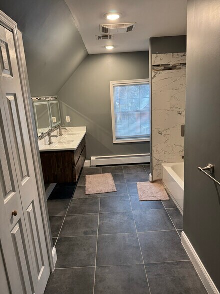 Building Photo - 229 David St