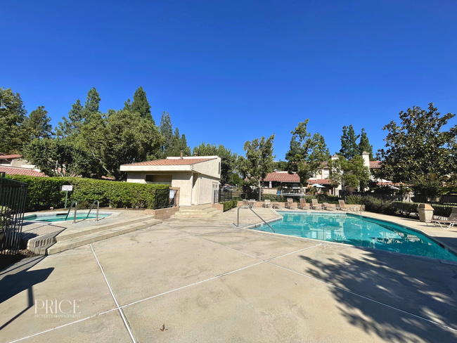 Building Photo - 3 Bedroom Condo in Rancho Cucamonga