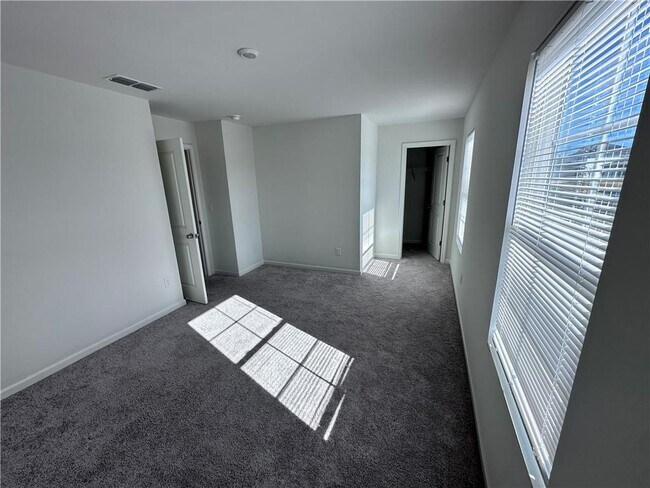 Building Photo - 536 Pemberton St