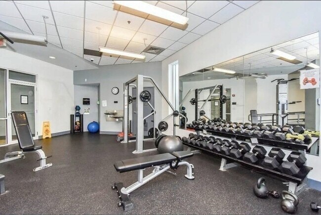 Building Photo - 8-12 Museum Way