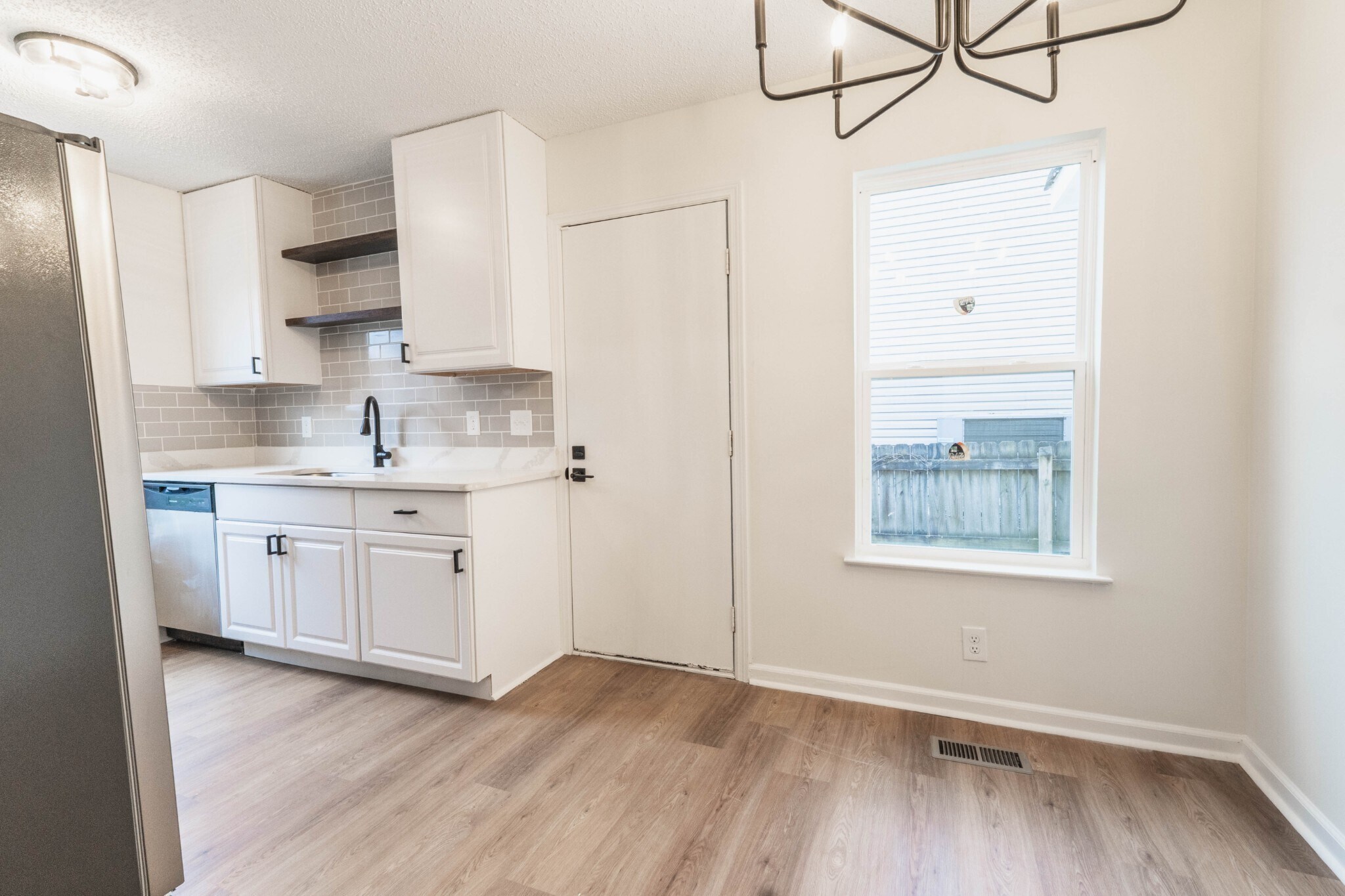 Building Photo - 1805 Meadow Cliff Dr