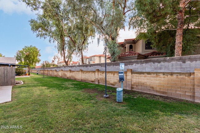 Building Photo - 286 W Palomino Dr