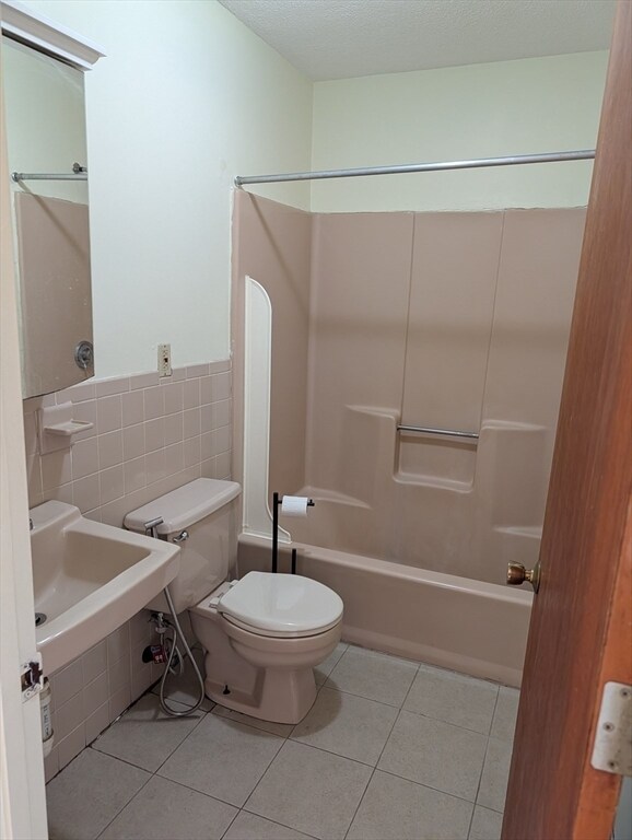 Building Photo - 569 Somerville Ave