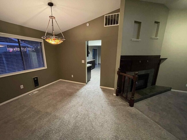 Building Photo - 10536 SW 43rd Ave