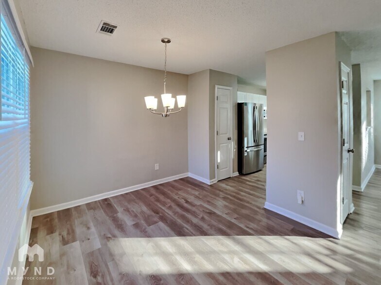 Building Photo - 1666 Hallmark Hills Dr