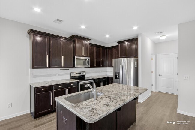 Building Photo - 98 Crystal Lake Dr