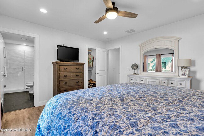 Building Photo - 210 Mermaid Dr