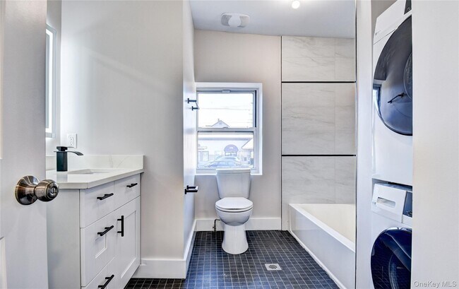 Building Photo - 292 Main St