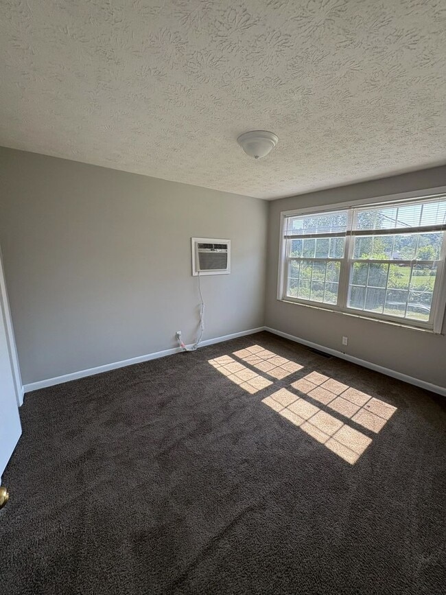 Building Photo - 46 Dantley Dr