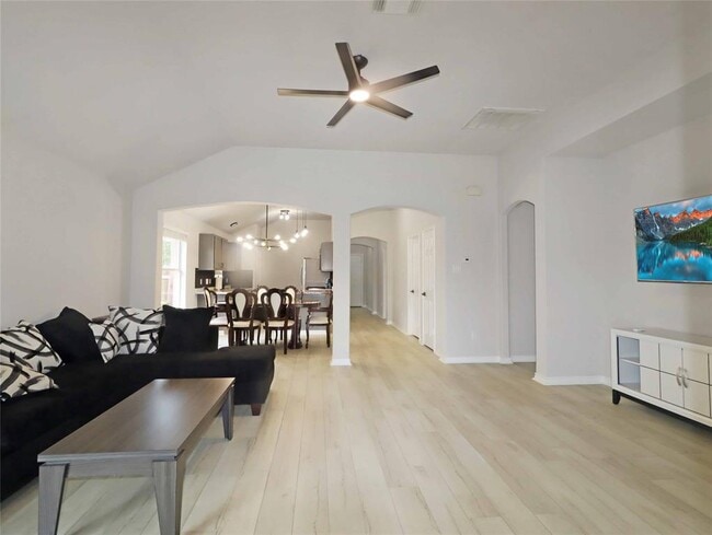 Building Photo - 749 Grassy Knoll Trail