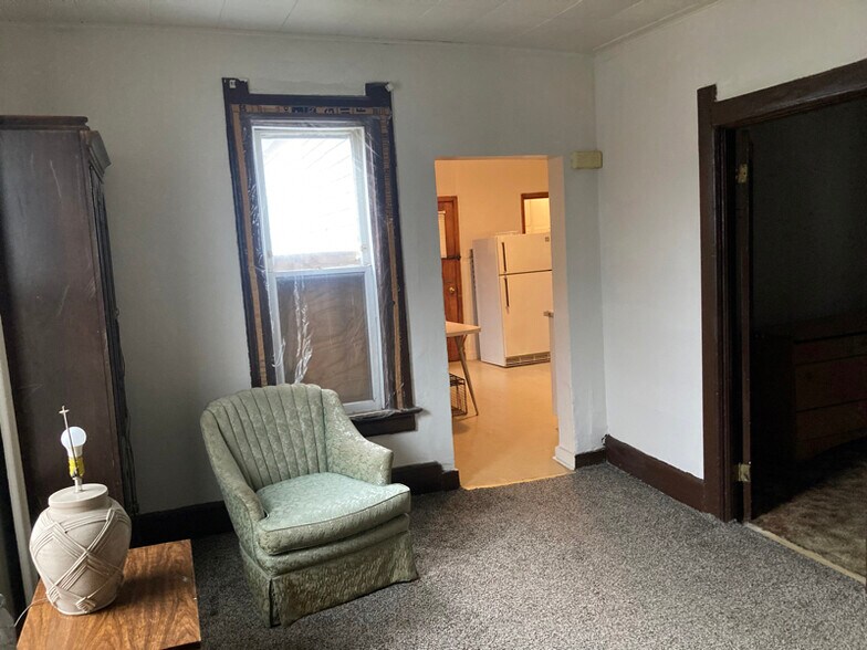 Building Photo - 3421 W Kilbourn Ave