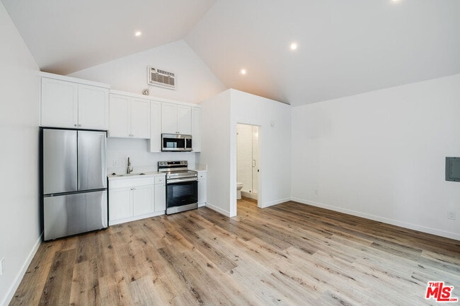 Building Photo - 1217 S Genesee Ave