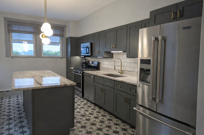 Building Photo - 2005 S 13th St