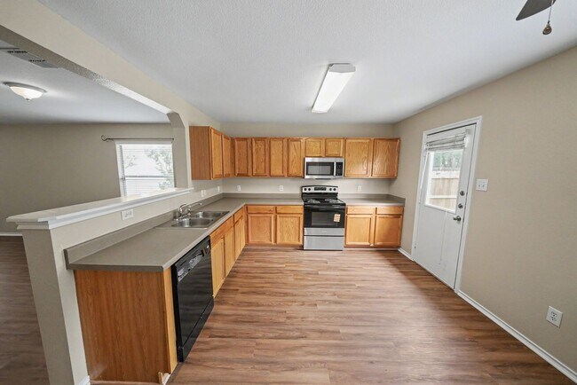Building Photo - 11114 Hillsdale Loop