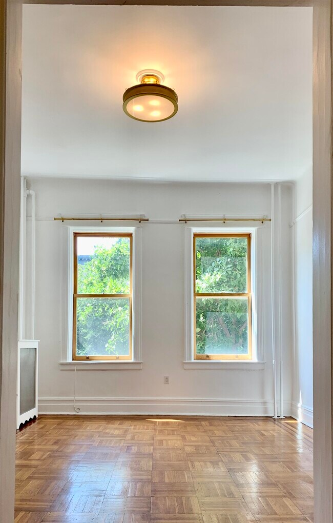 Building Photo - 284 4th St