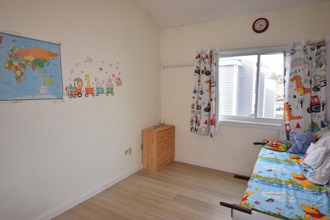 Building Photo - 255 North Rd