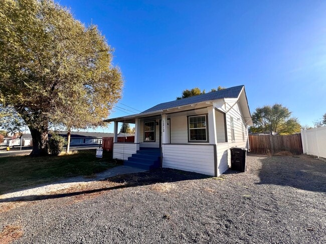 Building Photo - Non-Refundable & Security Deposit Total: $1525.00