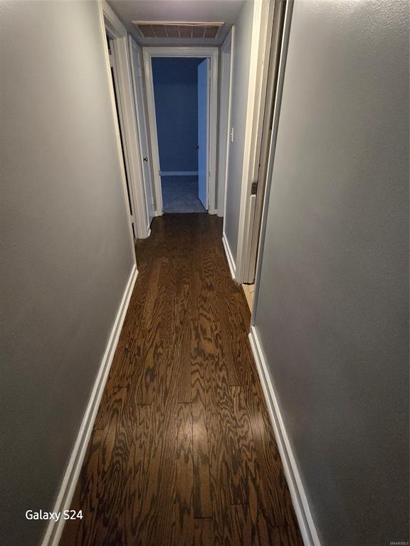 Building Photo - 2141 Meadowlane Dr