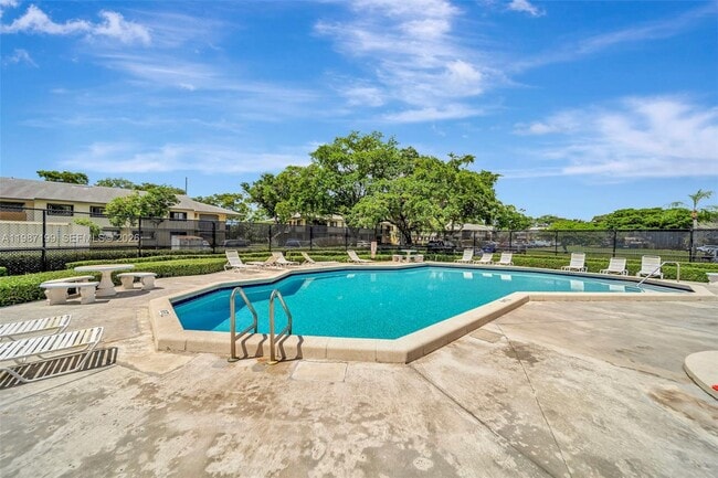 Building Photo - 677 Trace Cir