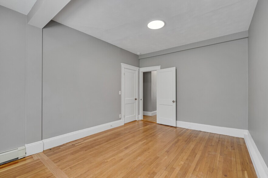 Building Photo - 142 Sutherland Rd