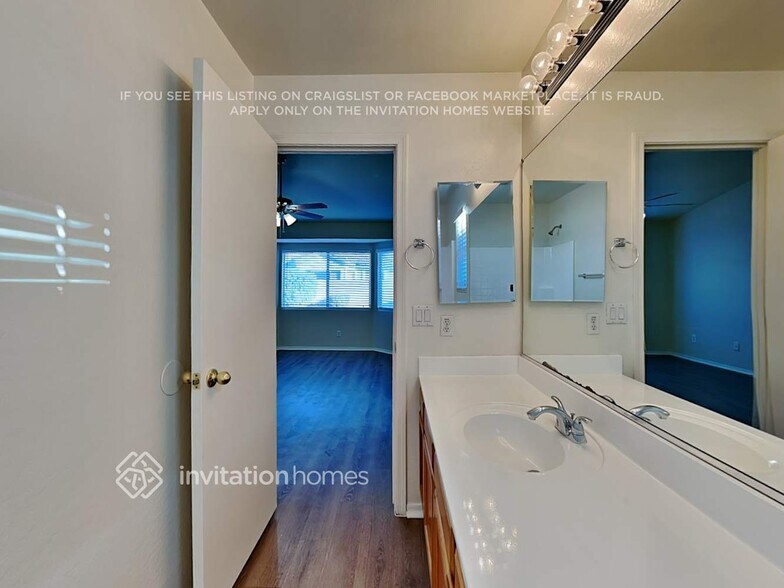 Building Photo - 10760 W Elm Ln