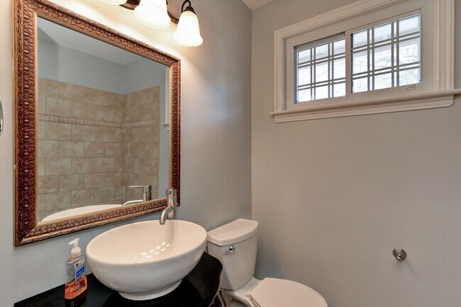 Building Photo - 1601 Cromwell Ct