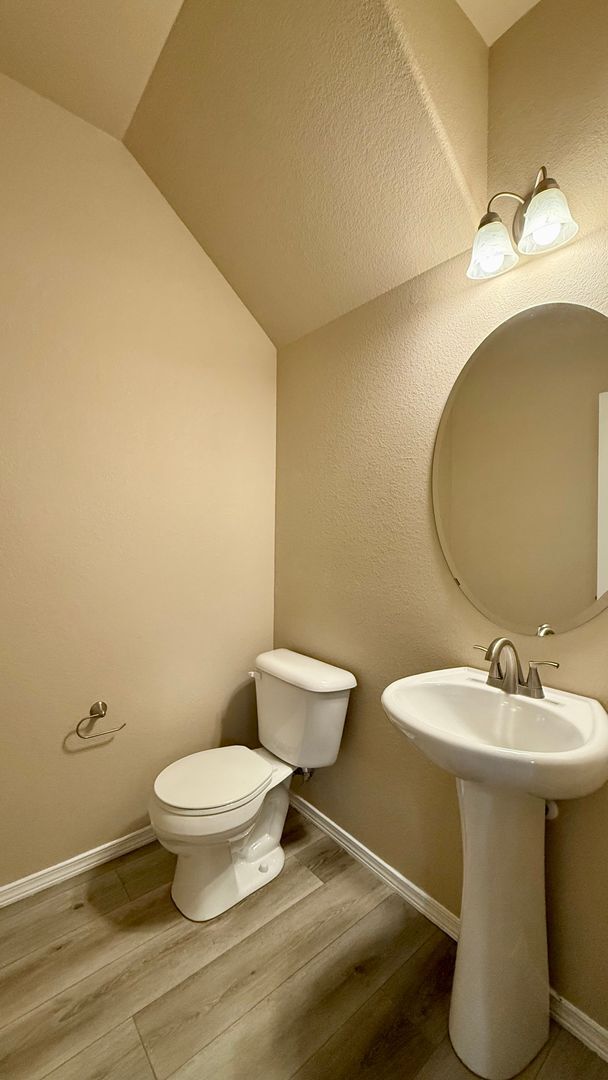 Building Photo - Modern Townhome with Mountain Views in Claremont Ranch