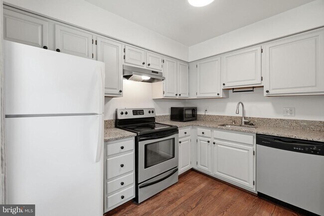 Building Photo - 541 Colecroft Ct