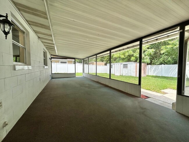 Building Photo - Stylishly upgraded 4Bedrooms/2Baths home i...