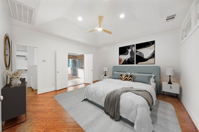 Building Photo - 907 Hartman St