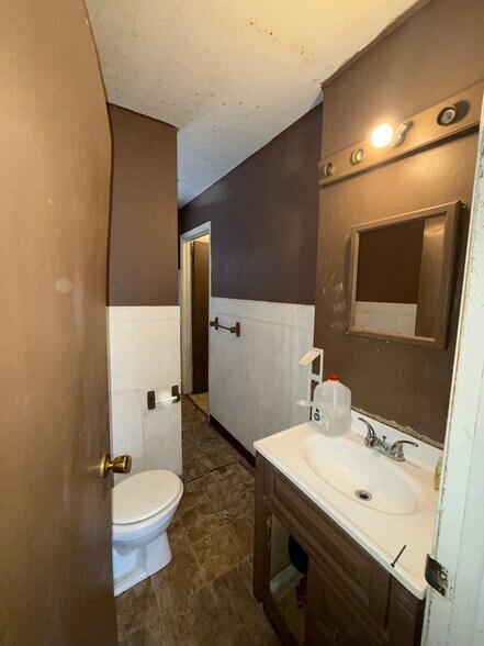 Building Photo - 622 W York Ave