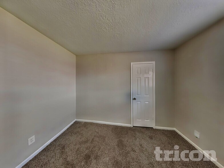 Building Photo - 23827 Beaverwood Dr