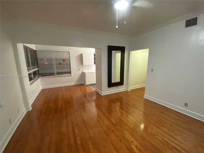 Building Photo - 610 8th St