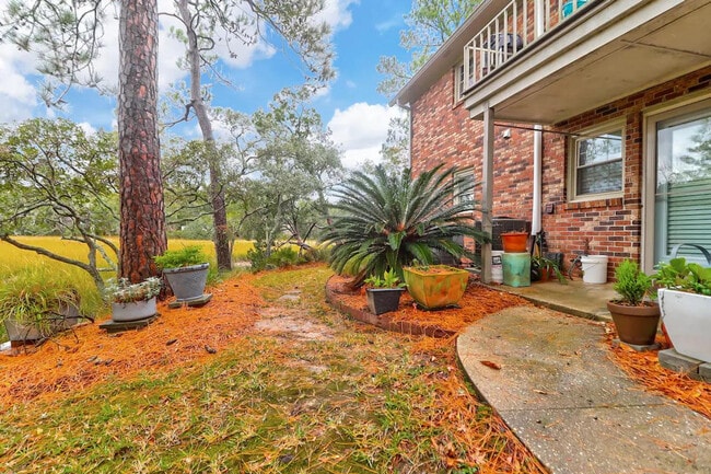 Building Photo - 412 St Charles Ct