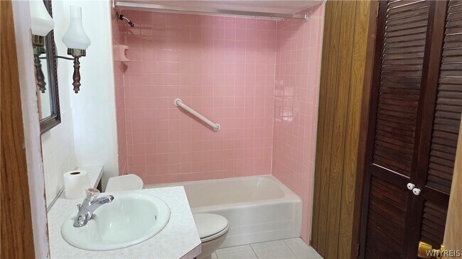 Building Photo - 552 29th St