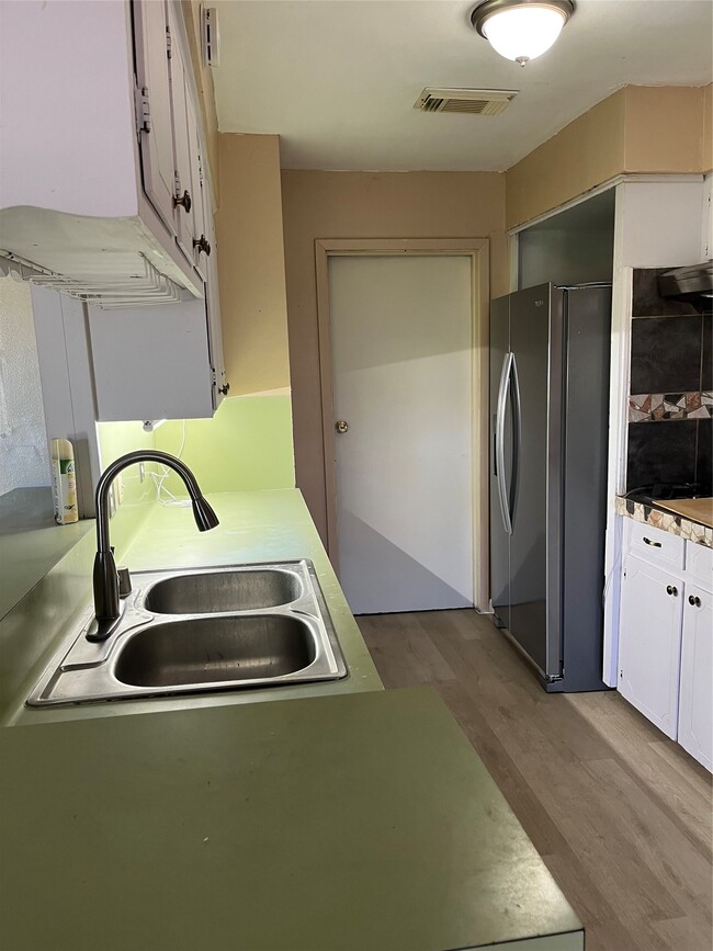 Building Photo - 10831 Overlea Dr