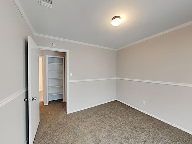 Building Photo - No Application Fee* Plus $250 Off First & ...