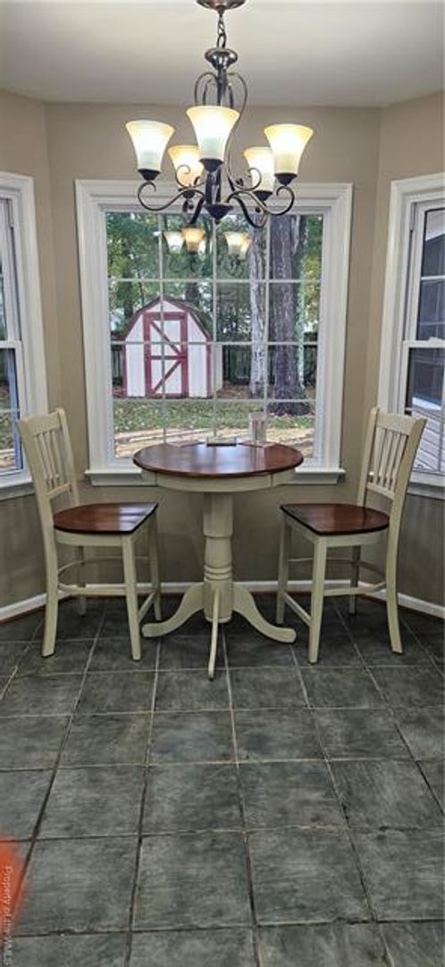 Building Photo - 305 Peachtree Ln