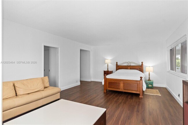 Building Photo - 10190 Collins Ave