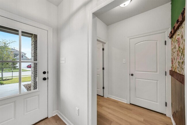 Building Photo - 10902 Bonfire Trl