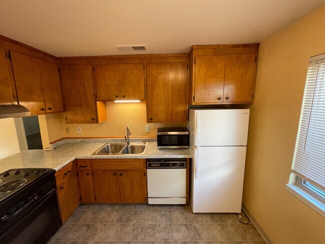 Building Photo - 1001 Sycamore St