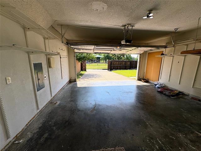 Building Photo - 512 Woodlake Dr