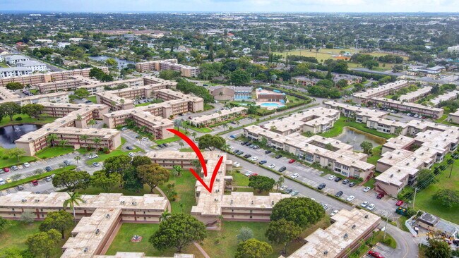 Building Photo - 702 Lori Dr