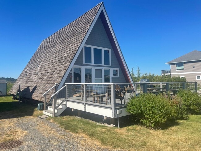 Building Photo - Shore Ave A-Frame-Minutes From Public Beac...