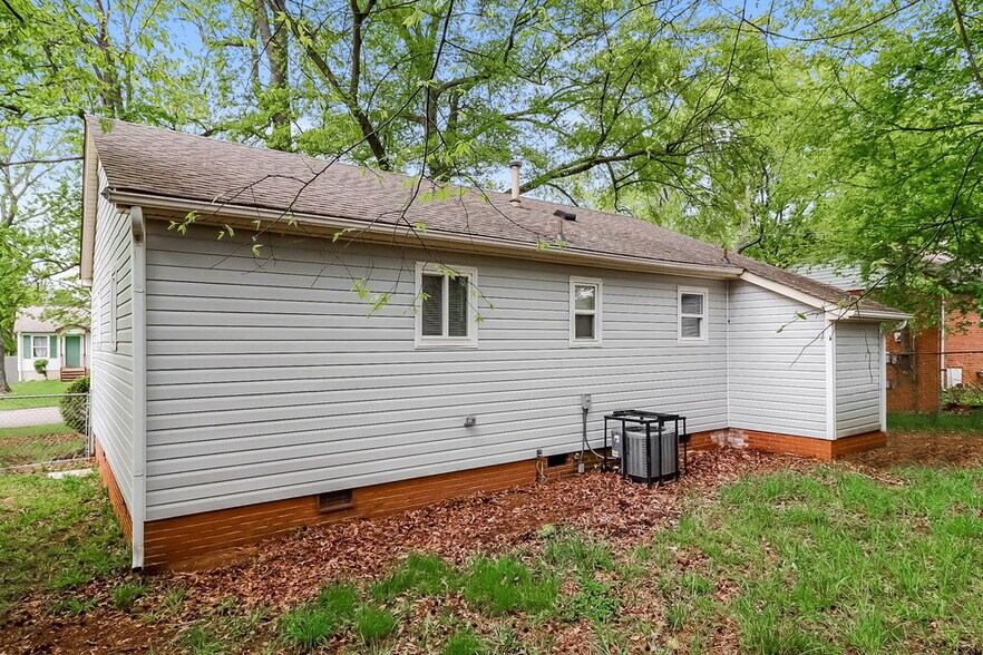 Building Photo - 617 Gentle Breeze Dr